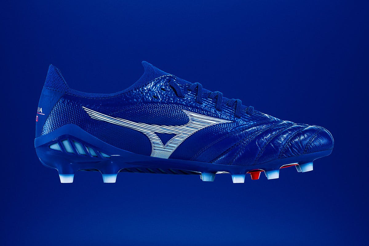 mizuno blue football boots